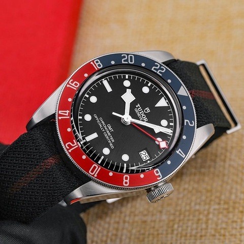 5000塊錢手表能典當(dāng)多少錢(手表在典當(dāng)行可以當(dāng)多少)? (http://m.ssksuo.cn/) 知識問答 第1張